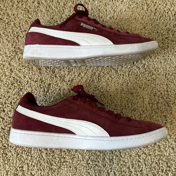 PUMA  burgundy suede sneaker with Soft foam insole Sz 8 - Picture 4 of 9